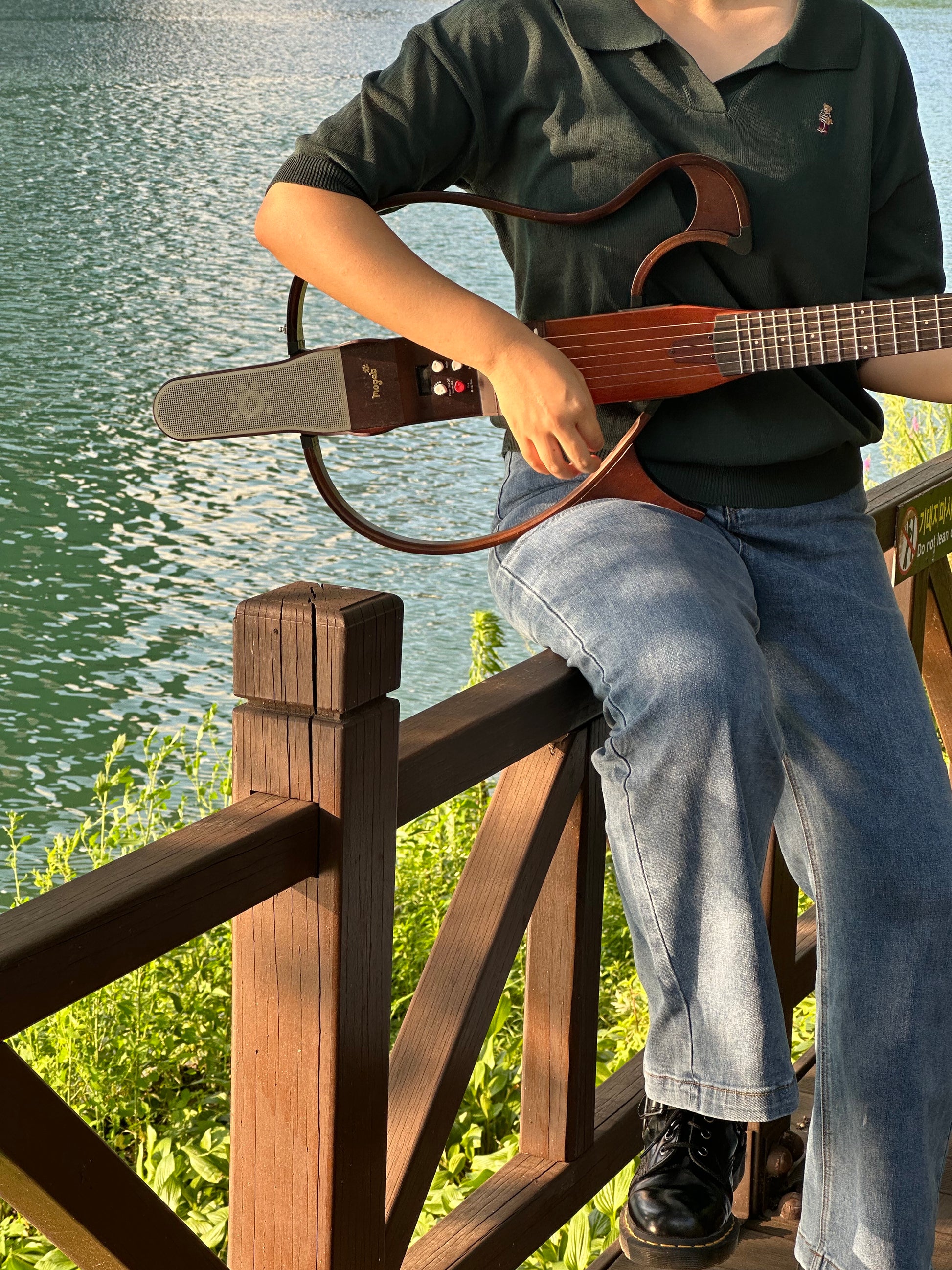 Travel Guitar
200